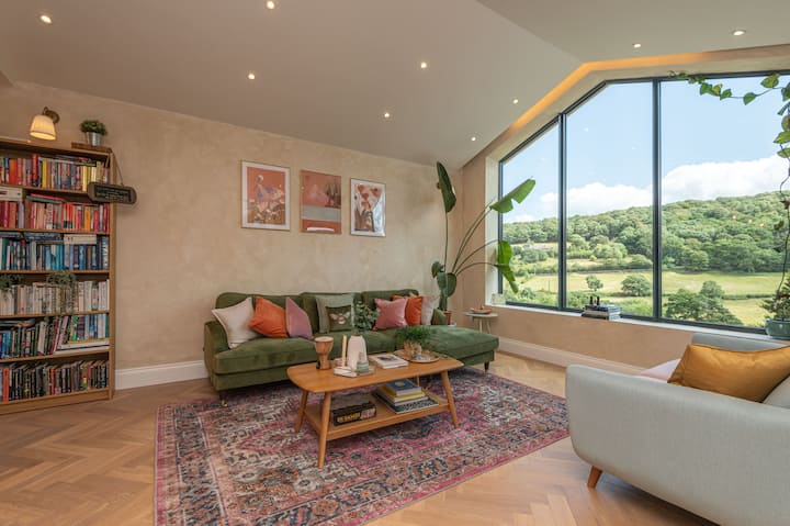 5 Bed With Stunning Valley Views - Holmfirth