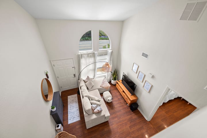 New Modern La Jolla Loft | A/c, Pool,mins To Beach - San Diego, CA