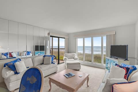 Top performing Airbnb: Oceanfront Retreat |Pools, Balcony, Private Beach in Pine Knoll Shores