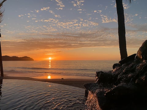 Casa Gallo-Rare 7BR Beachfront Summer