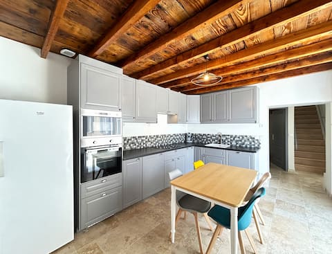 Family stay 2 minutes from the Parc des Combes.