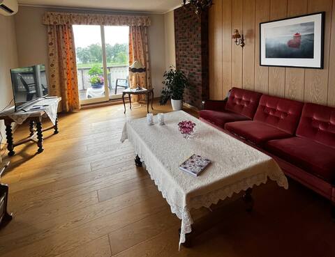 Popular Airbnb listing: Cozy apartment near lake, mountains in Bjørnafjorden