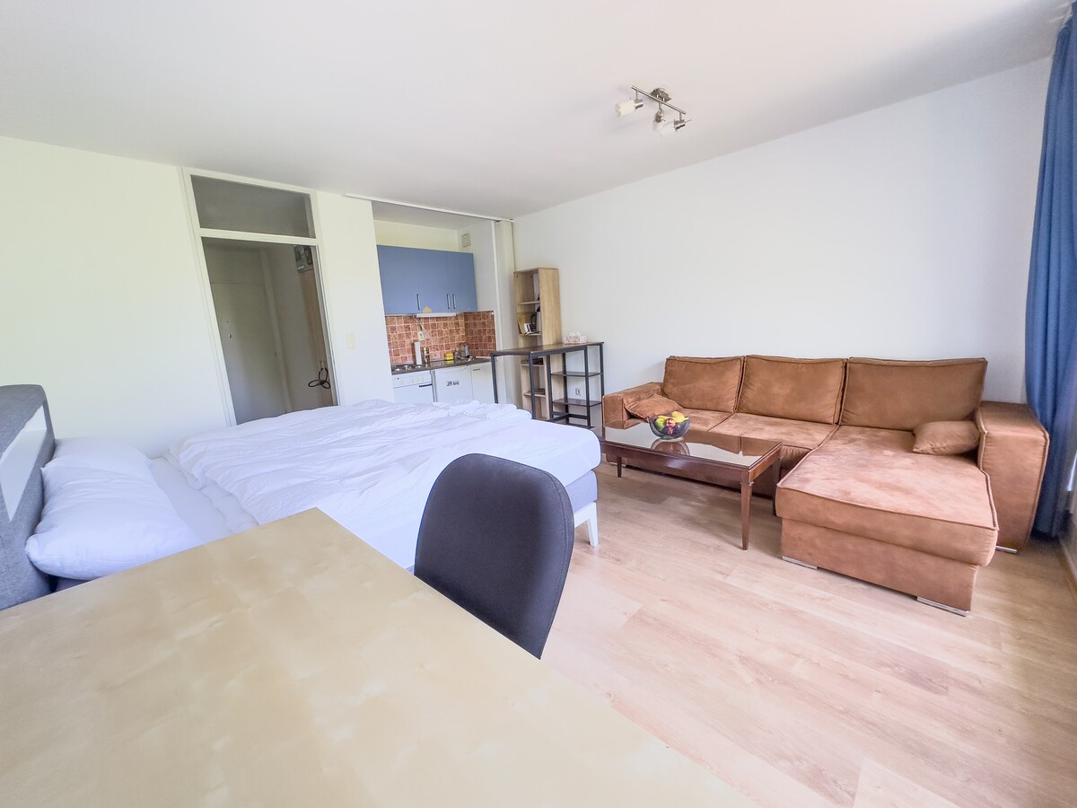 Beliebte Airbnb-Anzeige: Quiet 34 m² apartment with balcony & parking in Alt Moosach