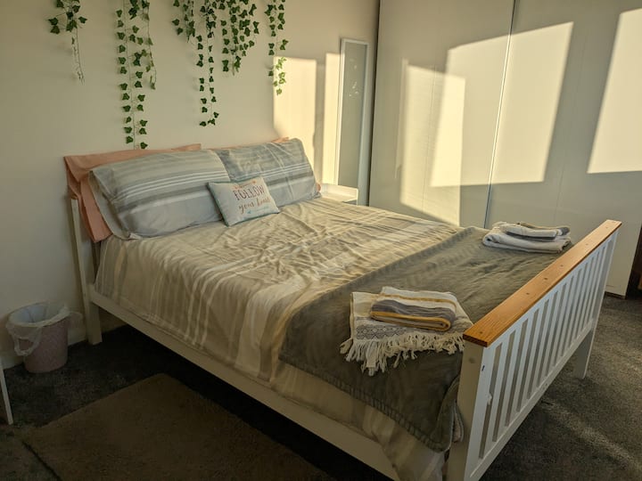 Chumba cha watu wawili chenye suti na mandhari ya bahari