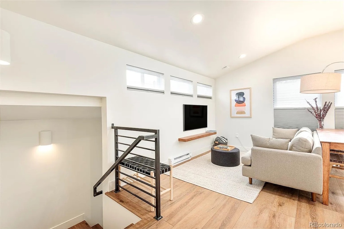 Popular Airbnb listing: Stylish Platte Park / DU Studio in Platt Park