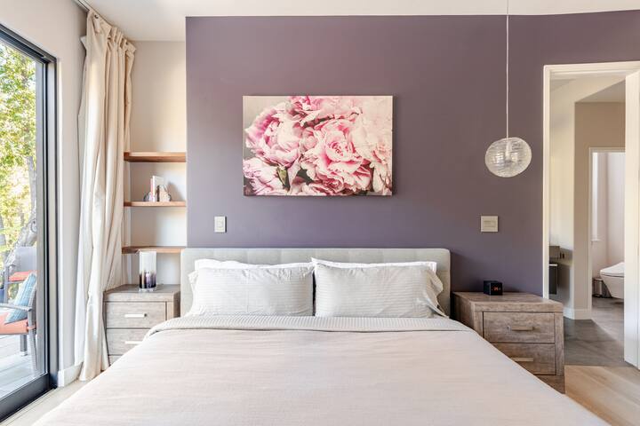 5BR Designer Home w/ SunDeck Near Stanford & 280 gallery image 2