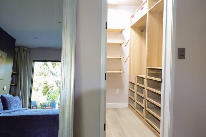 5BR Designer Home w/ SunDeck Near Stanford & 280 gallery image 5