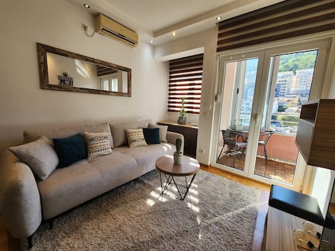 Popular Airbnb listing: MiraBlu - New Modern - Apartment , FREE Parking in Rozino