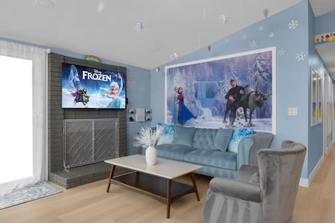 Top Airbnb: Enchanted Dreams: Theater, Arcades, Playground + in Garden Grove