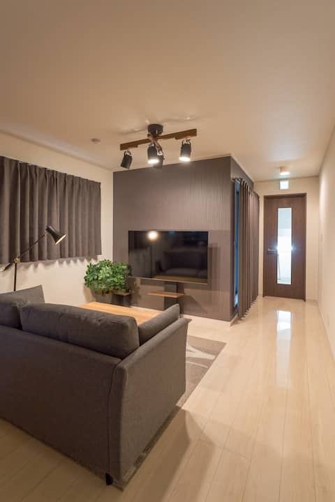 5 minutes to Shinjuku / 100 ㎡ spacious private accommodation / ideal base for sightseeing in Tokyo /