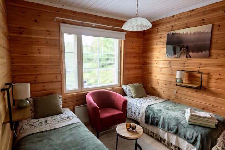 Single bed setup of the bedroom if you want 2 single beds.