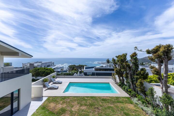 NEW! Stylish 5 bedroom Camps Bay Villa gallery image 4