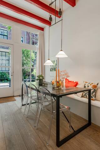Charming Amsterdam city centre townhouse! gallery image 5