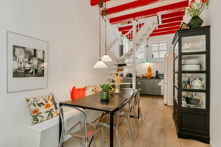 Charming Amsterdam city centre townhouse! gallery image 4