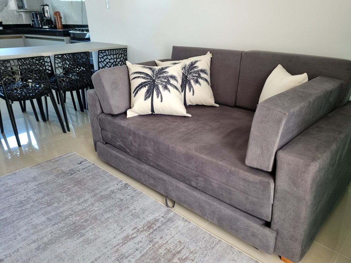 ספה נפתחת נוחה בסלון