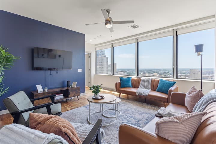 2br Downtown Retreat • Steps From The Park - Dallas, TX