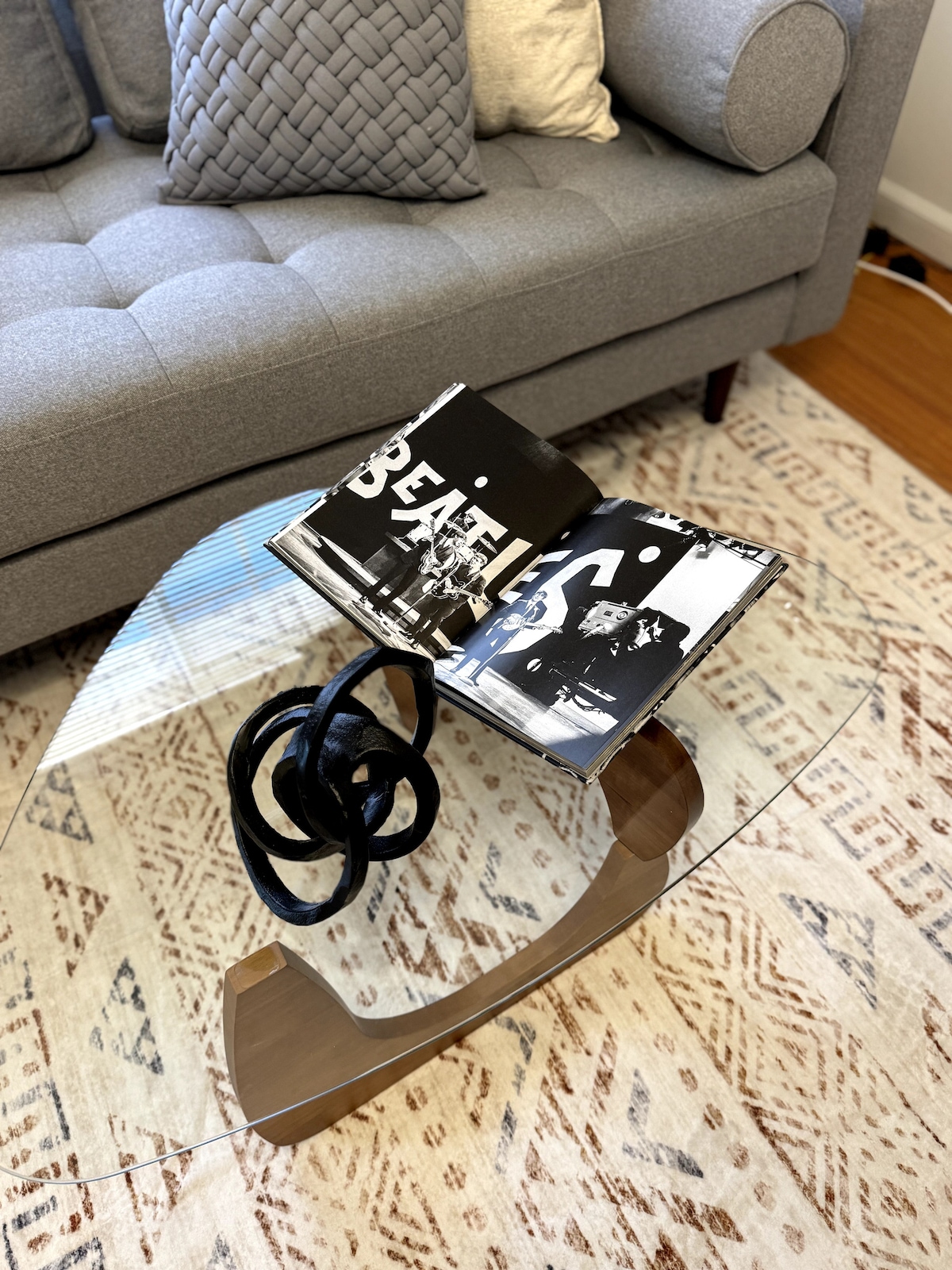 Კომფორტული გასართობი ადგილი საძინებელში