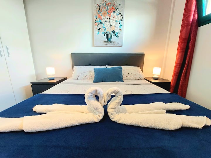 Very confortable double bed size. Ben linen and balnket provided. A large wardrobe, 2 bedside tables and a dressing table are fitted in the room.