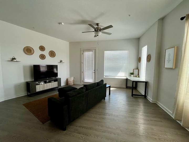 Spacious Place To Work And Relax - Leander, TX
