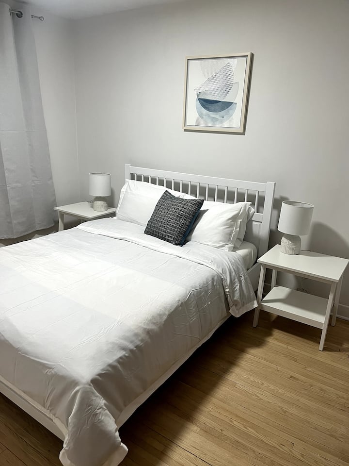 Ground Floor 3 Bedrooms, Parking - Montreal
