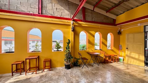 Baan Pad SeeEw -Rooftop Riverview (2nd floor)