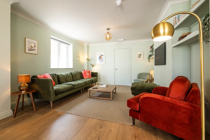 Sauna Hot Tub Gamesroom & Cinema - Southbourne