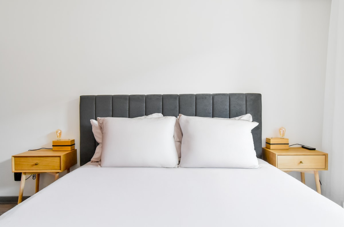 เติมความสดชื่นอย่างมีสไตล์ในห้องน้ำสะอาดและทันสมัยที่ออกแบบมาเพื่อการใช้งานและความสะดวกสบาย