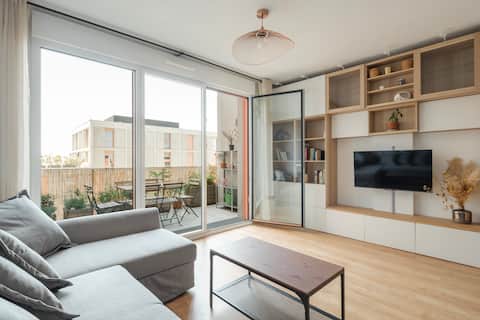 Popular Airbnb listing: New Apartment with Balcony & Parking on the Island in île De Nantes