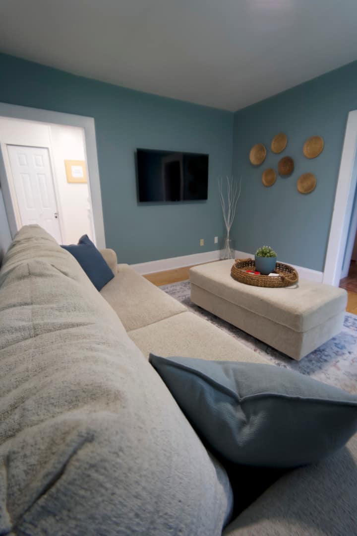 “By The C” Seaside Stay | Hot Tub & Sauna - Nova Scotia