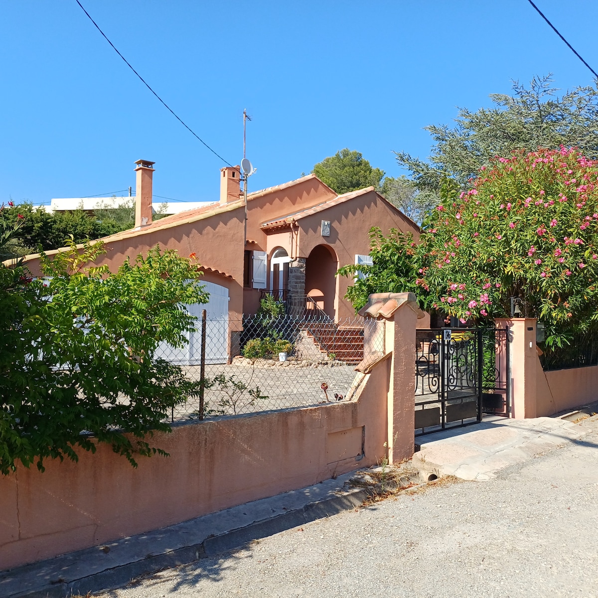 New Air-conditioned villa: 