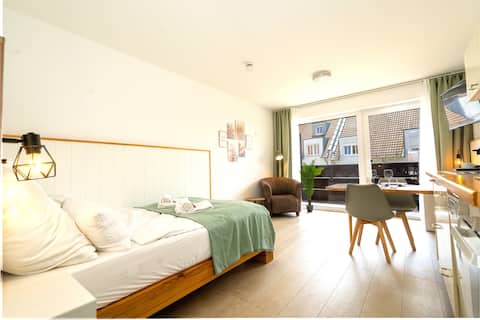 Central accommodation with balcony & comfort