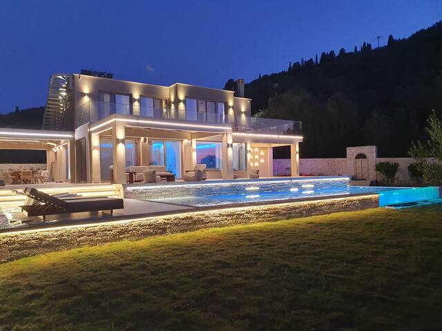 TitusCFU Holiday Rentals Management managed Airbnb listing 2