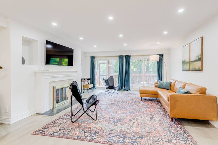 Elegant & Modern 4-Bedroom Retreat in Forest Hill gallery image 2