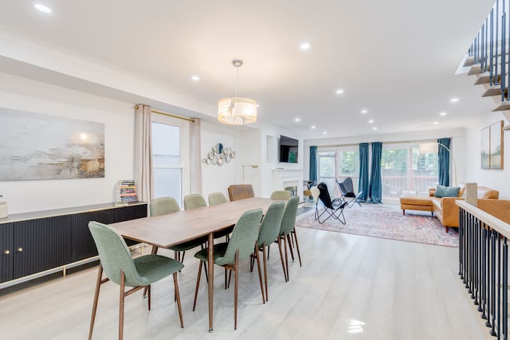 Elegant & Modern 4-Bedroom Retreat in Forest Hill gallery image 3