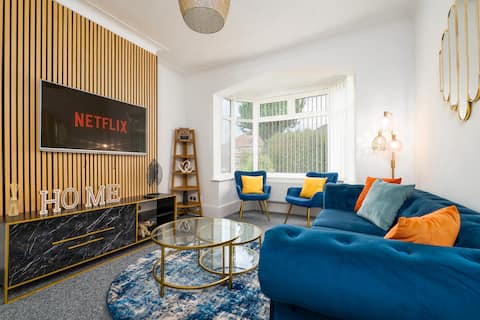 Luxury House | Pool Table | Parking | Brand New