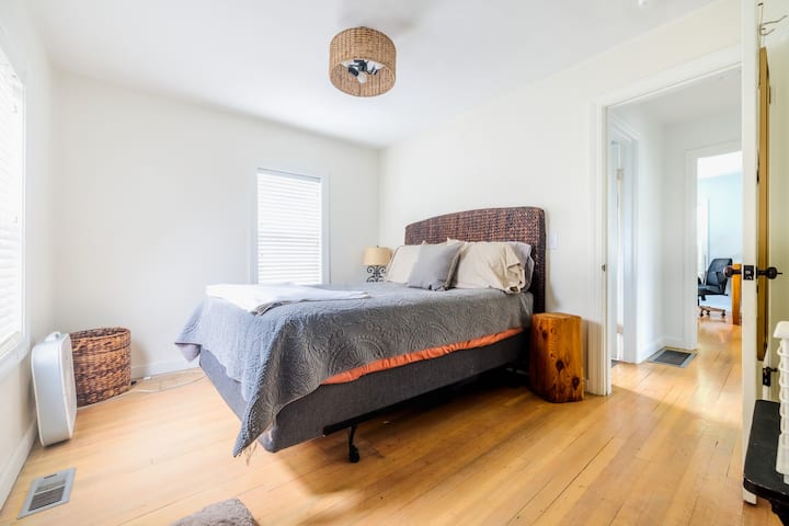 Dimmer switch for adjustable lighting. There is a shelf, clothing rod, and luggage rack in this room as well.