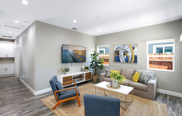Designer Home Norwalk Minutes To Disneyland - Norwalk, CA