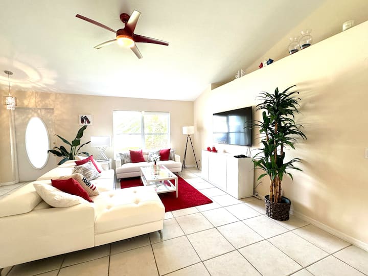 Villa Orange Blossom - Pool Home - ケープコーラル, FL