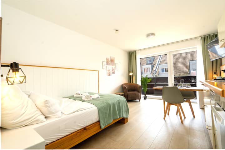 Fully equipped apartment with smart TV & kitchen