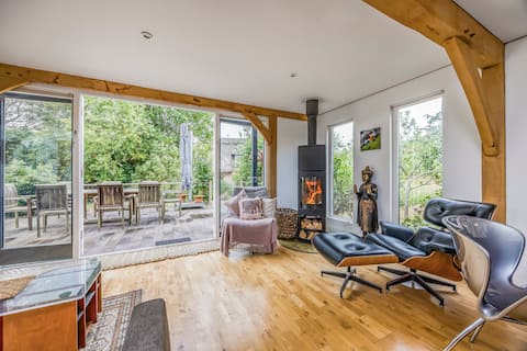 Popular Airbnb listing: Seaside Hayling Island Gem | Pass The Keys in Havant