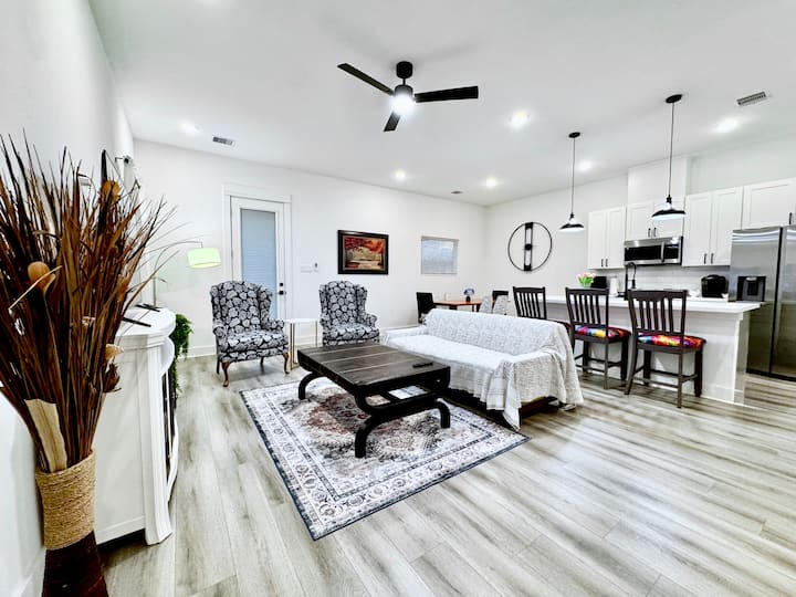 Gated Community, Quiet House Close To Downtown - Houston, TX