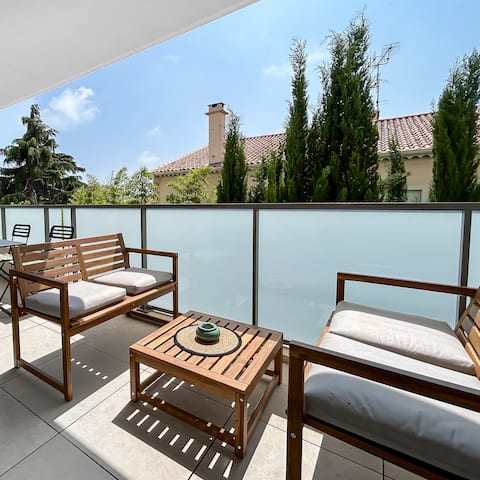 Spacious 2-room apartment 150 m from the beaches