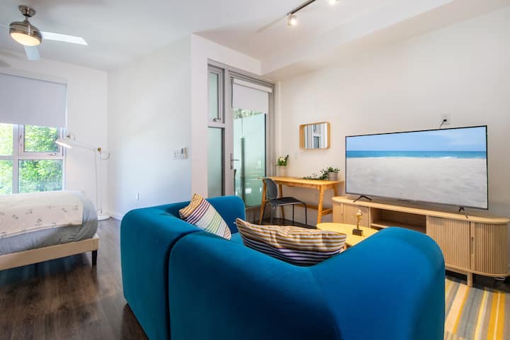 Luxury Studio In The Heart Of Sm | Free Garage P! - Santa Monica, CA