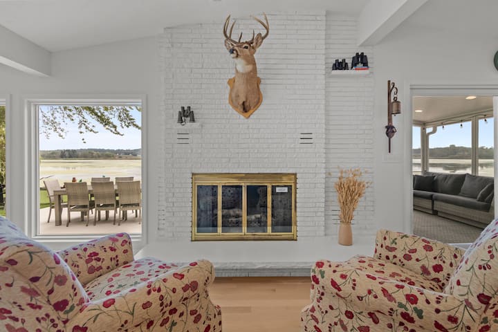 Remodeled Lake Retreat Putting Green, Game Roombar - Green Lake, WI