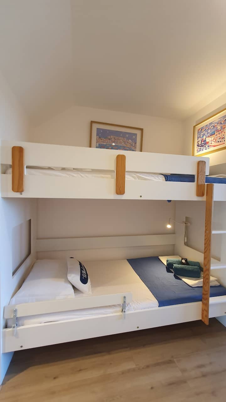 儿童小屋空间（小屋和客厅之间没有门）