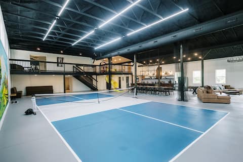 Pickle Ball - Near ARK - Sleeps 20 - Large Dining