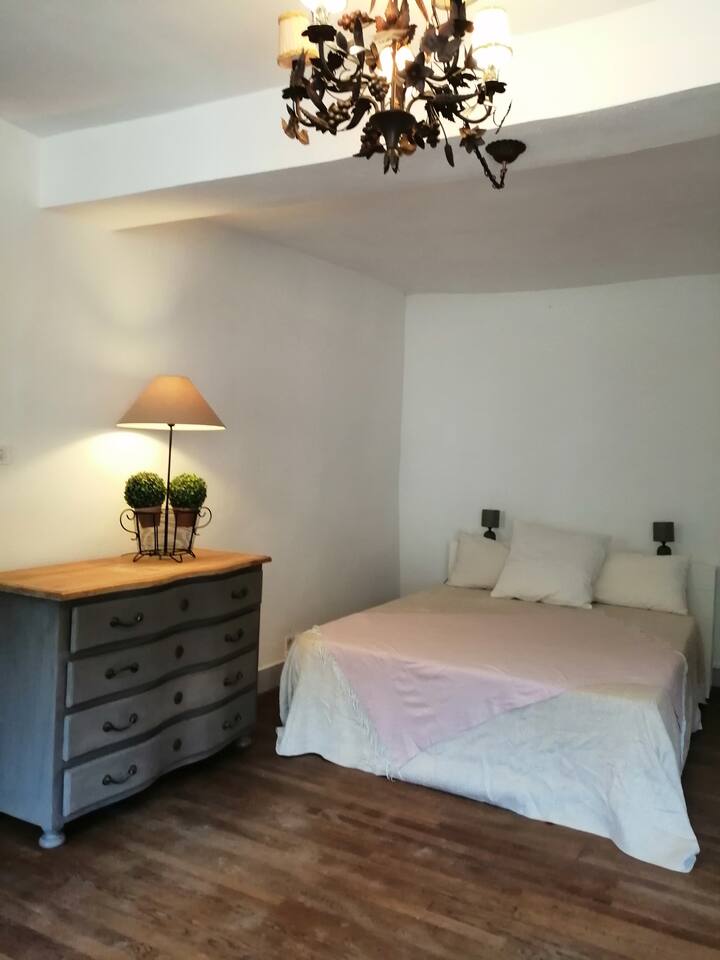 საძინებელი 1