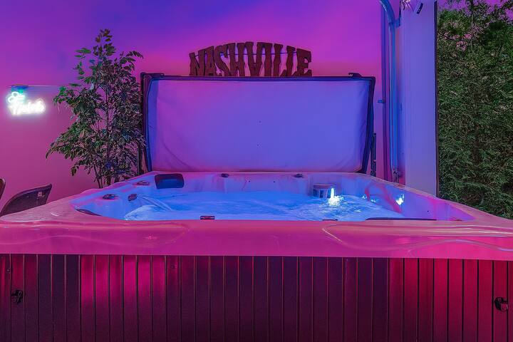 Sleeps 15 – Pet-Friendly! Hot Tub/Full Gym/Poker gallery image 3