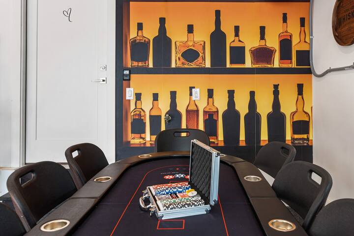 Sleeps 15 – Pet-Friendly! Hot Tub/Full Gym/Poker gallery image 5