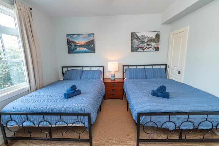 2e slaapkamer met 2 queensize bedden